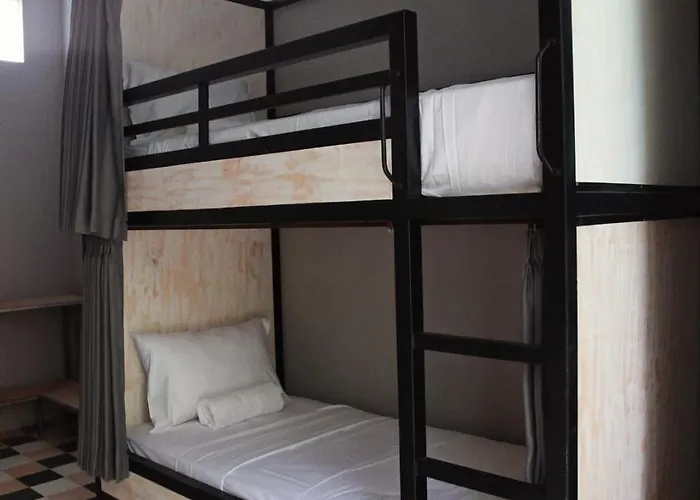 Mojosurf Camp Hostal *