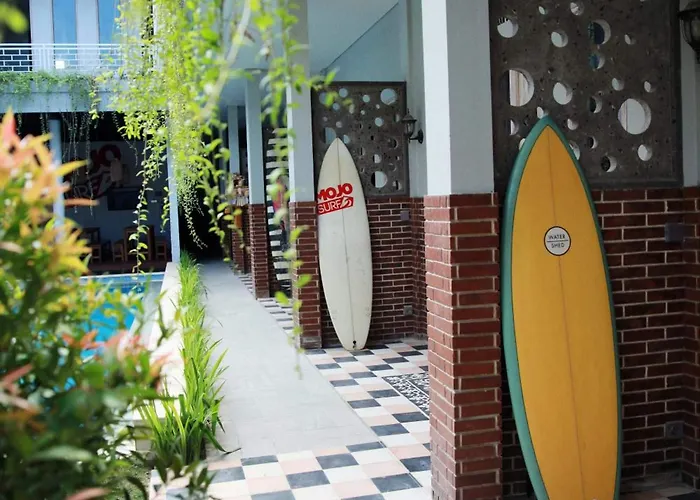 Mojosurf Camp